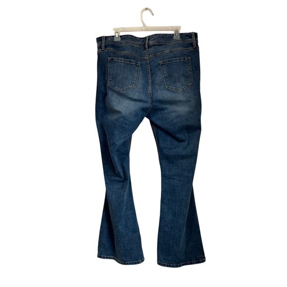 Torrid Luxe Slim Boot Jeans 16T Stretch Medium Wash 32” Inseam Flare Denim - Picture 2 of 8